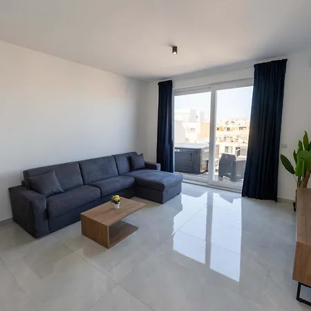 Swieqi 1bdr Luxury Penthouse With Jacuzzi Apartament Is-Swieqi