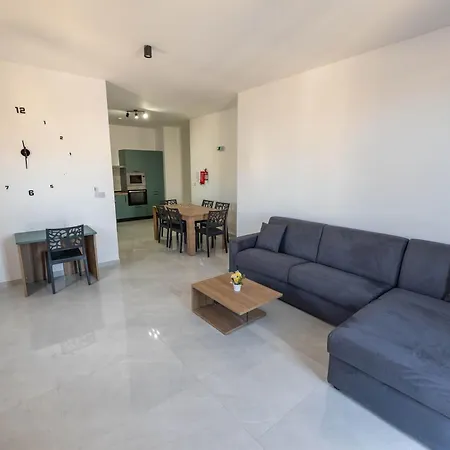 Swieqi 1bdr Luxury Penthouse With Jacuzzi * Is-Swieqi