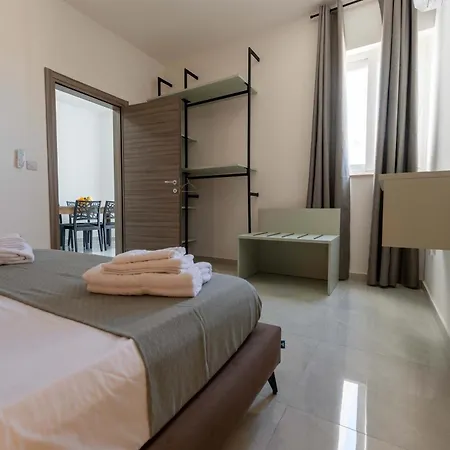 Swieqi 1bdr Luxury Penthouse With Jacuzzi