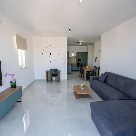 Swieqi 1bdr Luxury Penthouse With Jacuzzi דירה