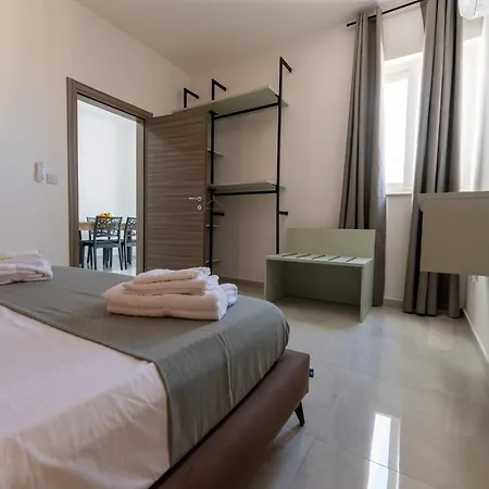 Swieqi 1bdr Luxury Penthouse With Jacuzzi דירה Is-Swieqi