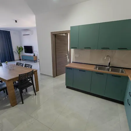 Swieqi 1bdr Luxury Penthouse With Jacuzzi