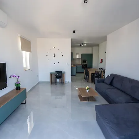 Swieqi 1bdr Luxury Penthouse With Jacuzzi Is-Swieqi