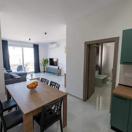 Swieqi 1bdr Luxury Penthouse With Jacuzzi Apartament Is-Swieqi